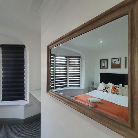 Only Family Groups - Pets Stay For Free - Sleeps 8 - Sofabed Blackpool Luaran gambar