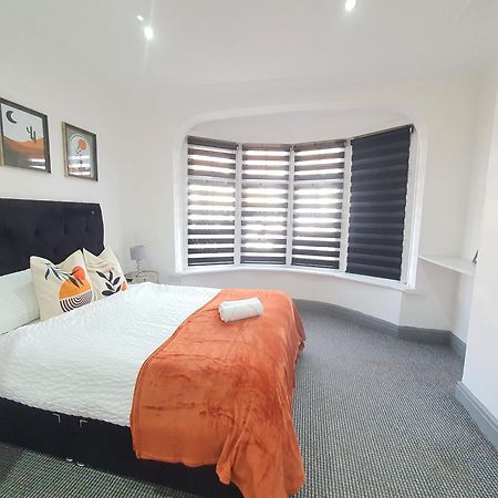 Only Family Groups - Pets Stay For Free - Sleeps 8 - Sofabed Blackpool Luaran gambar