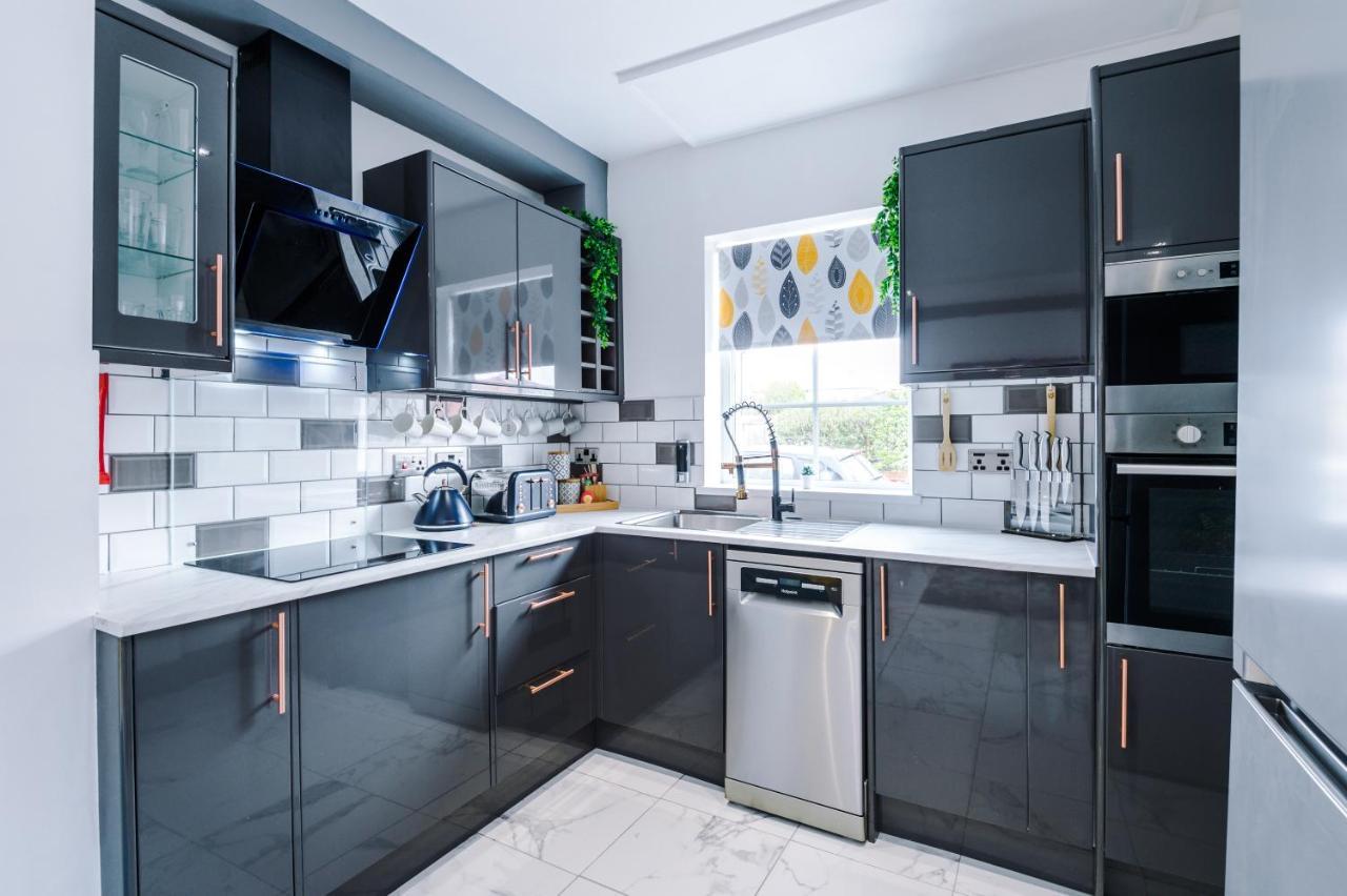Only Family Groups - Pets Stay For Free - Sleeps 8 - Sofabed Blackpool Luaran gambar