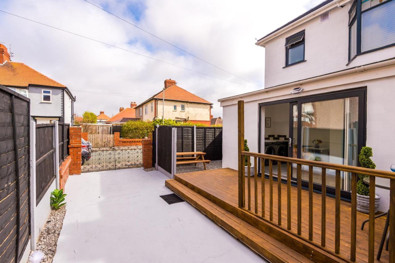 Only Family Groups - Pets Stay For Free - Sleeps 8 - Sofabed Blackpool Luaran gambar