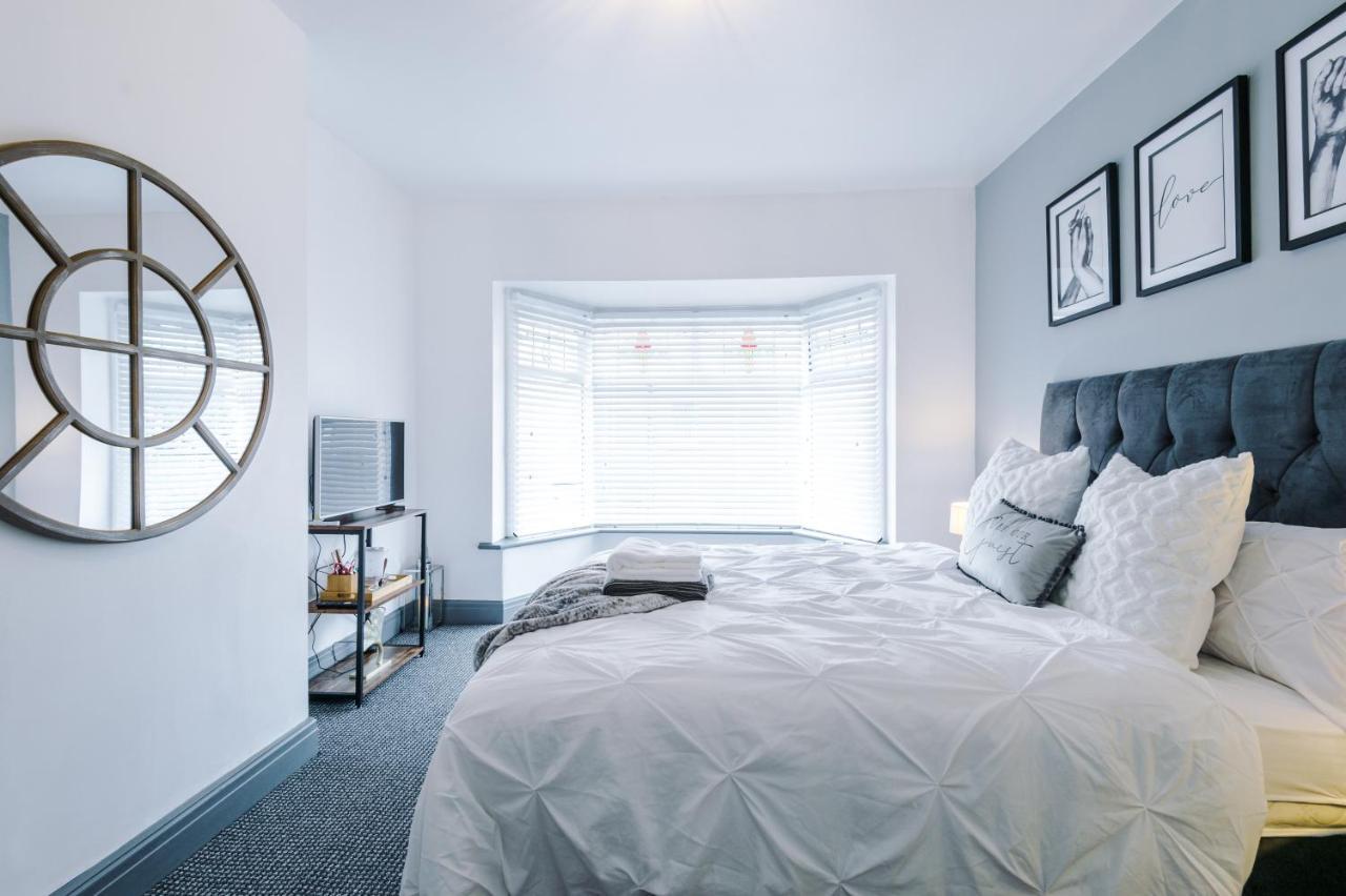 Only Family Groups - Pets Stay For Free - Sleeps 8 - Sofabed Blackpool Luaran gambar