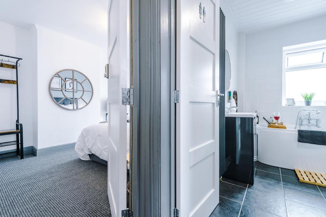 Only Family Groups - Pets Stay For Free - Sleeps 8 - Sofabed Blackpool Luaran gambar