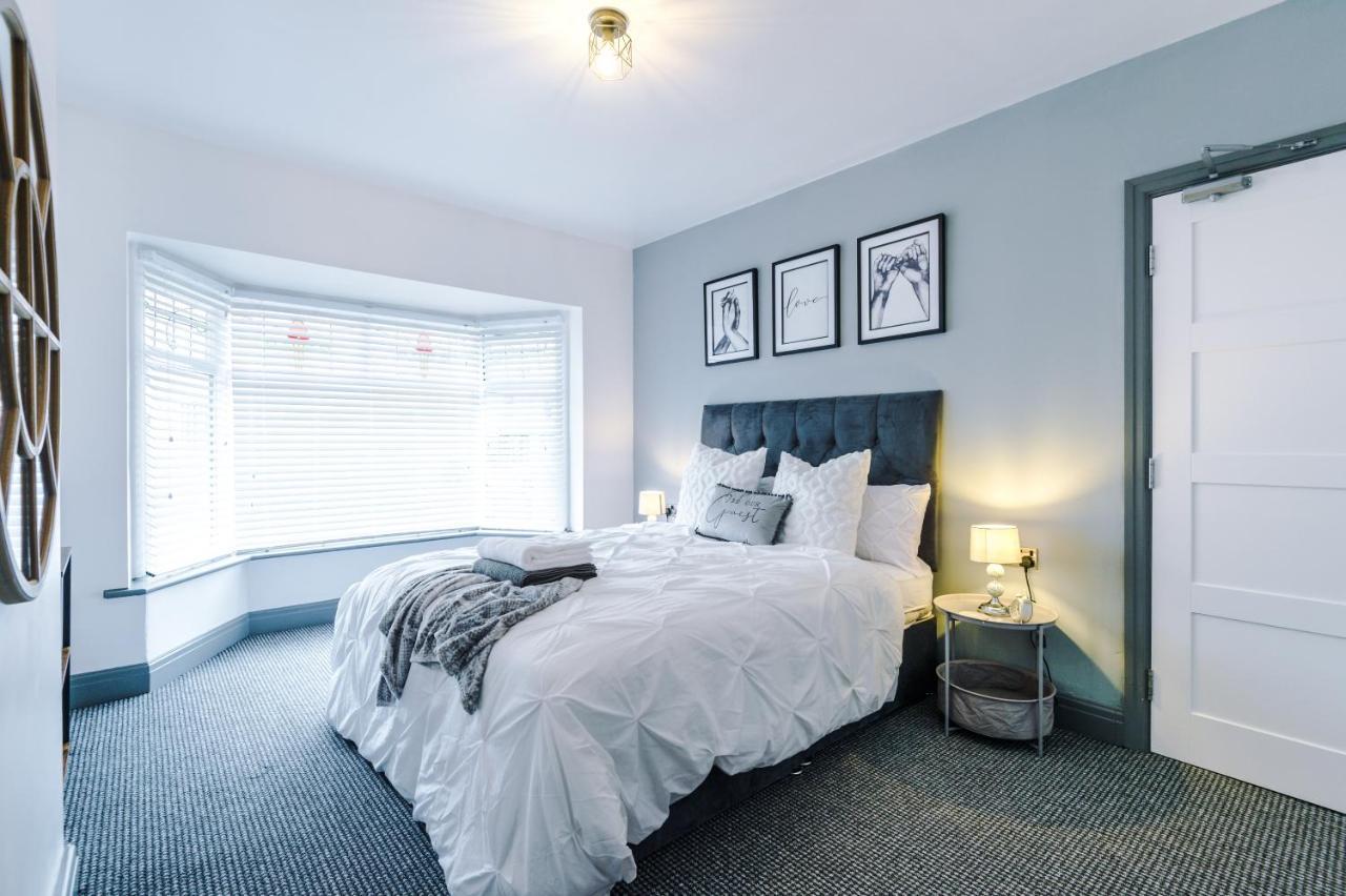 Only Family Groups - Pets Stay For Free - Sleeps 8 - Sofabed Blackpool Luaran gambar