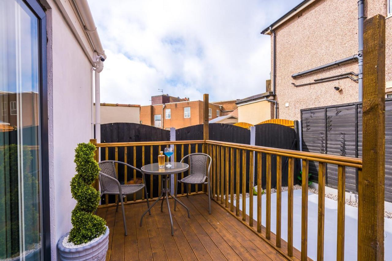 Only Family Groups - Pets Stay For Free - Sleeps 8 - Sofabed Blackpool Luaran gambar